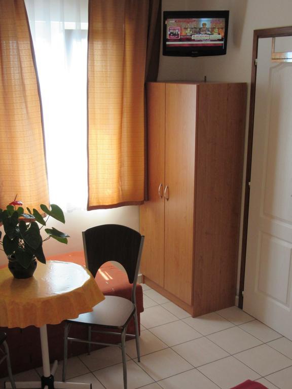 Suele Apartments & Rooms بالاتونفوريد الغرفة الصورة